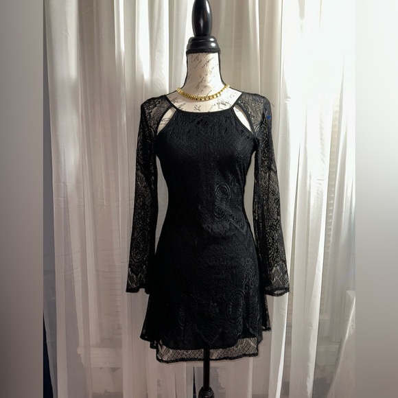 Lucca Couture Elegant Black Lace Dress - Picture 3 of 7
